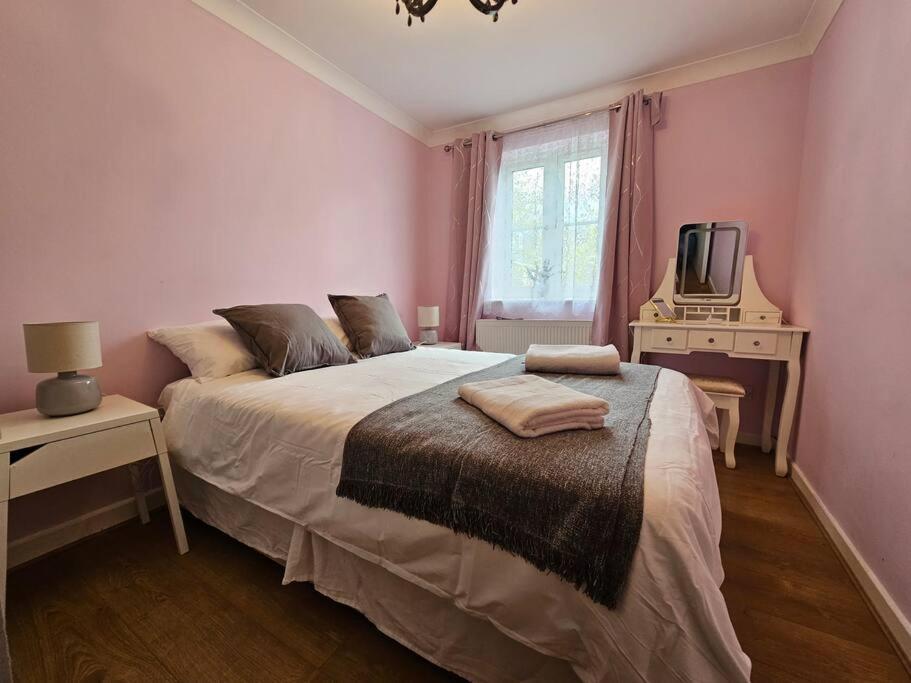 Lovely Flat Close To Shepherd's Bush Londra